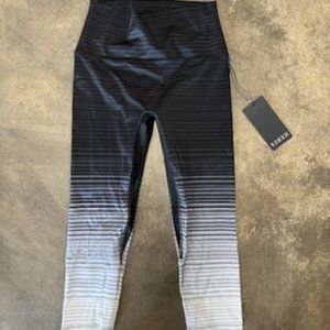 NWT K-DEER Capri Grace Legging